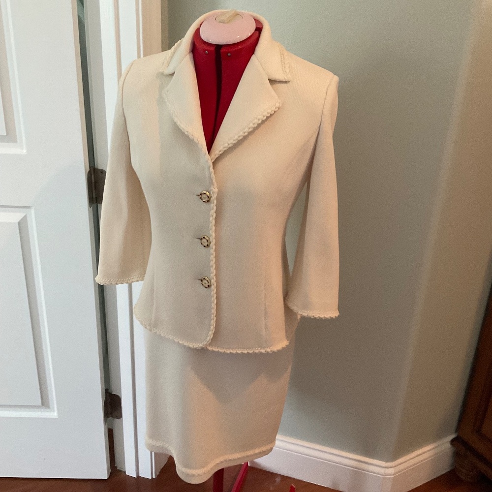 Ivory St John Knit Suit Size 4
